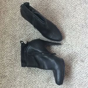 Nine West 8.5 black ankle boots